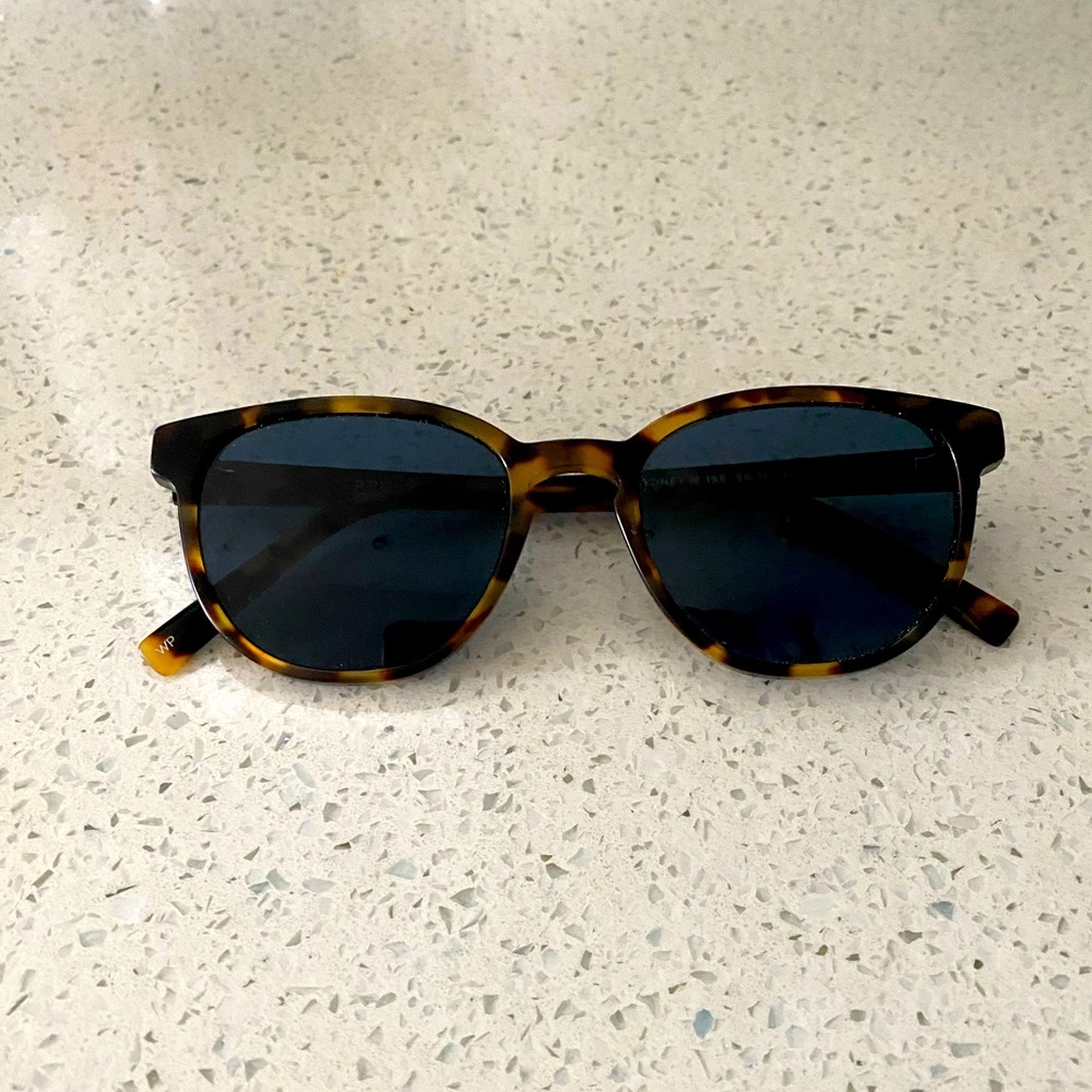 Warby Parker Percey sunglasses in tortoise. Excellent condition!
